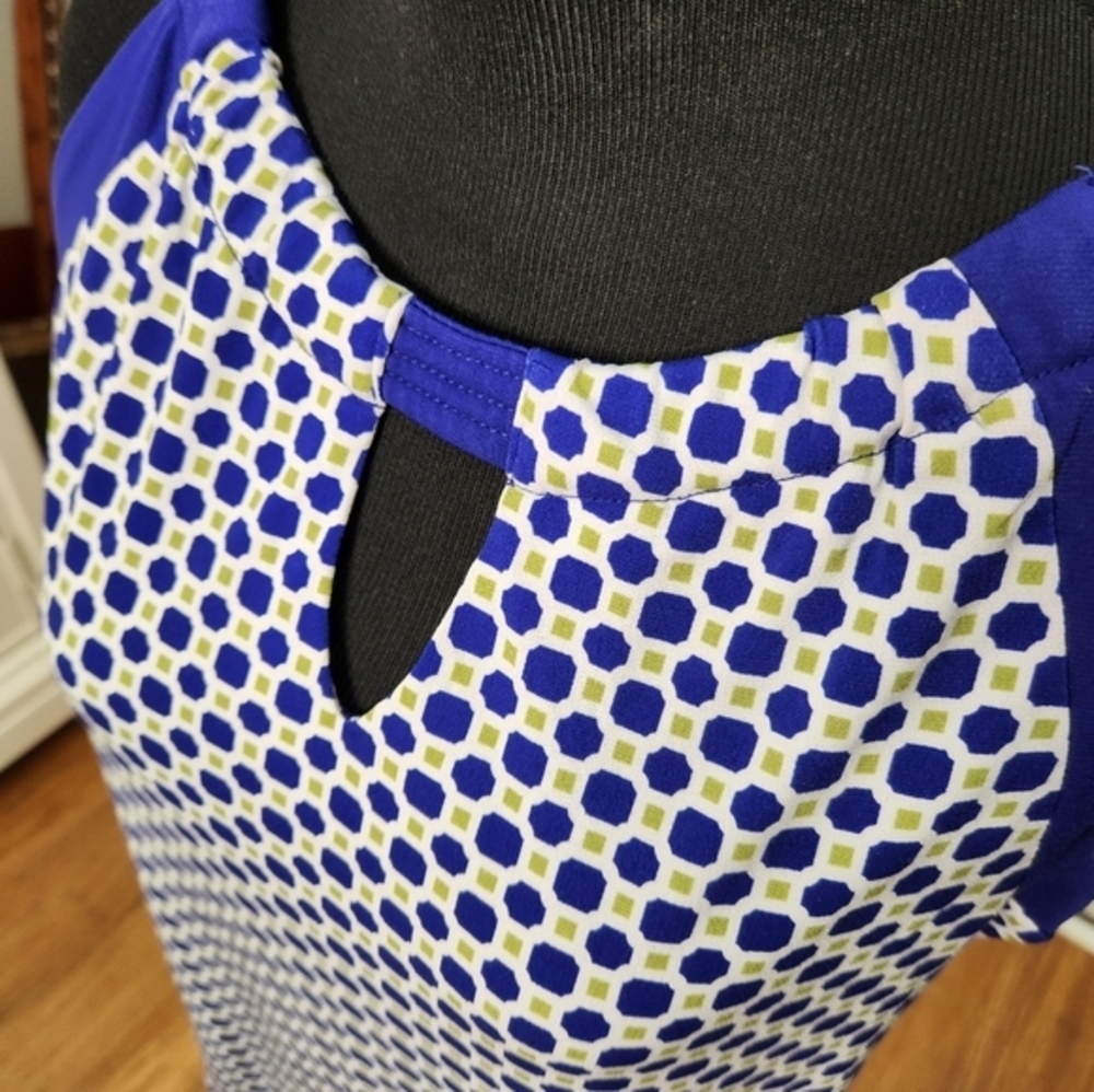 Banana Republic Geometric Sleeveless Shirt Size Medium